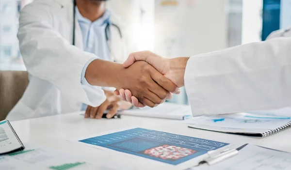 Closeup Handshake Doctors Agreement Documents Research Health Hospital Stop Virus — Foto Stock