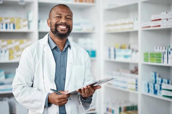 Pharmacy Portrait Black Man Clipboard Medicine Pill Prescription African American — Foto Stock