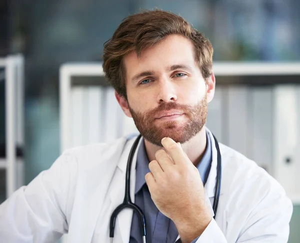 Portrait Thinking Healthcare Doctor Man Sitting His Office Hospital Consulting — Foto Stock