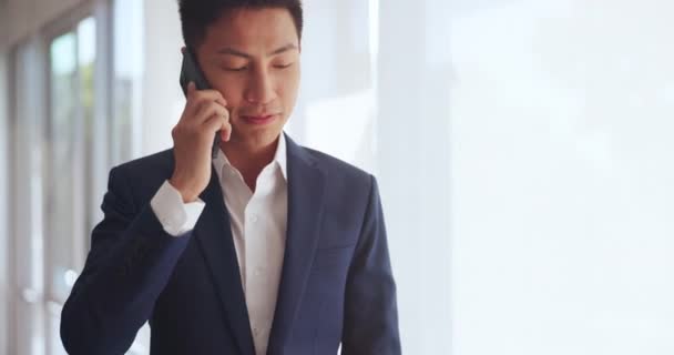 Phone Call Business Communication Asian Man Networking Smartphone Corporate Financial — Vídeo de stock