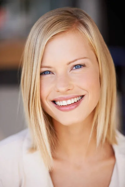 Looking Radiant Feeling Amazing Beautiful Young Woman Smiling Camera Closeup — Fotografia de Stock