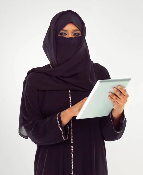 Portrait Tablet Muslim Woman Studio Gray Background Browsing Social Media — Stok fotoğraf