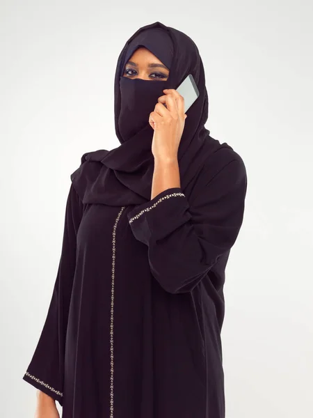 Muslim Woman Phone Call Studio Global International Communication Culture Design — Stock fotografie