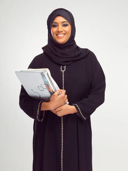 Portrait Islam Books Student Woman Studio Gray Background Learning Education — Stok fotoğraf