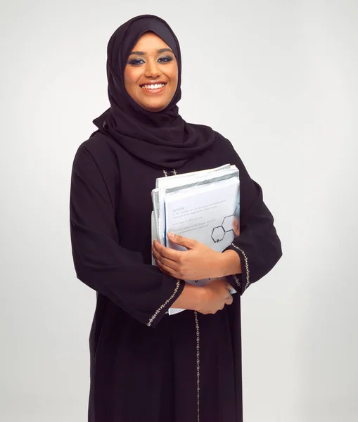 Portrait Muslim Learning Student Woman Holding Books Studio Gray Background — Stok fotoğraf