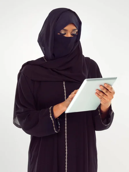 Woman Tablet Muslim Typing Hijab Online Islamic Research Grey Studio — Stock fotografie
