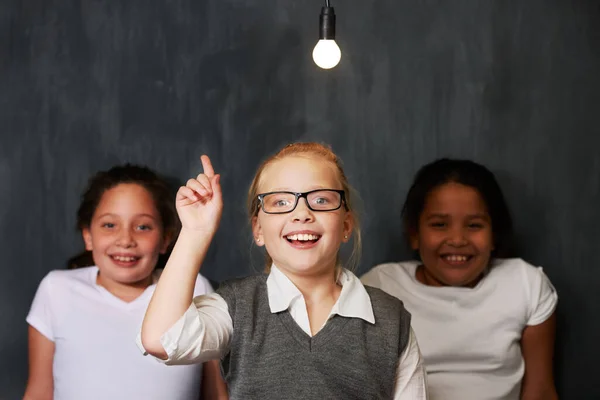Weve Got Solution Portrait Three Primary Shool Students Lightbulb Class —  Fotos de Stock