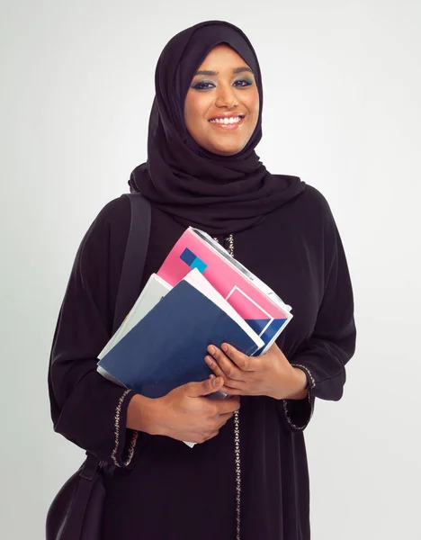 Portrait Muslim Books Student Woman Studio Gray Background Learning Education — Stock fotografie