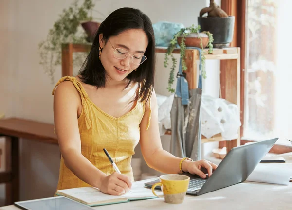 Startup Asian Business Woman Writing Notebook Seo Research Online Communication — Fotografia de Stock