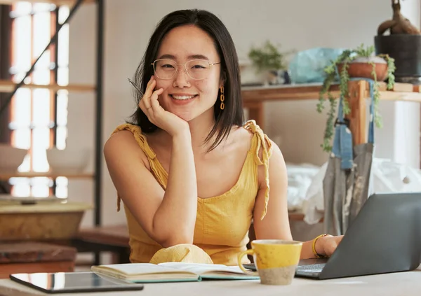 Startup Asian Portrait Business Woman Smile Networking Online Communication Blog — Fotografia de Stock