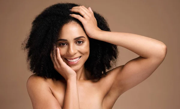 Beauty Skincare Product Portrait Black Woman Facial Self Care Luxury — Stockfoto