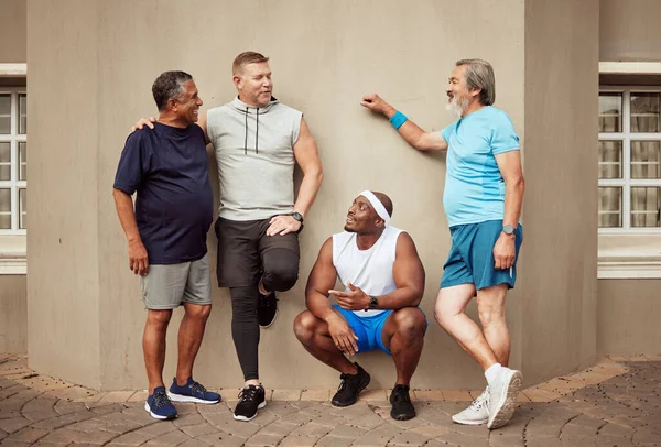 Happy Men Fitness Break Group Exercise Wall Background Urban City — Zdjęcie stockowe