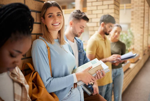 University Lobby Portrait Woman Students Standing Row Together Books Business — Foto de Stock