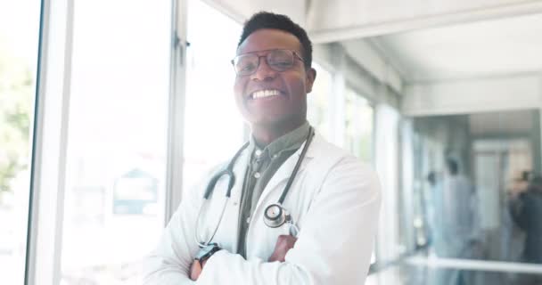 Portrait Healthcare Trust Black Man Doctor Standing Arms Crossed Hospital — Stock Video