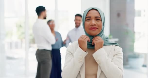 Face Muslim Business Woman Arms Crossed Company Values Mission Inclusion — Stockvideo