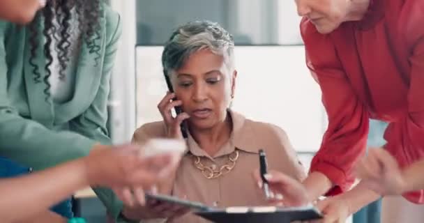 Business Woman Multitasking Stress Phone Call Deadline Project Team Office — Vídeo de Stock