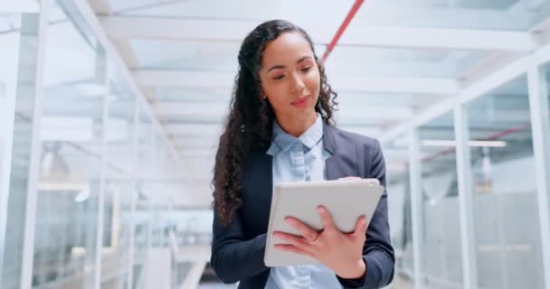 Business Woman Employee Tablet Modern Office Typing Online Research Data — Vídeo de Stock