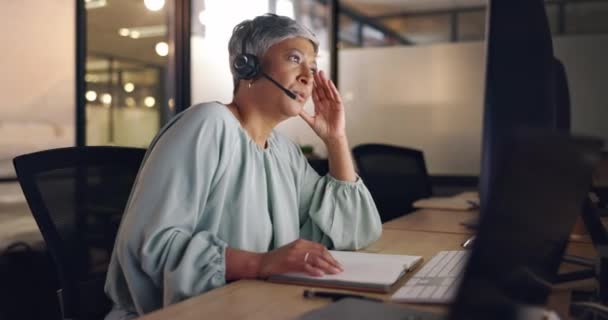 Night Call Center Senior Woman Tired Exhausted Burnout Workplace Overworked — Vídeo de stock