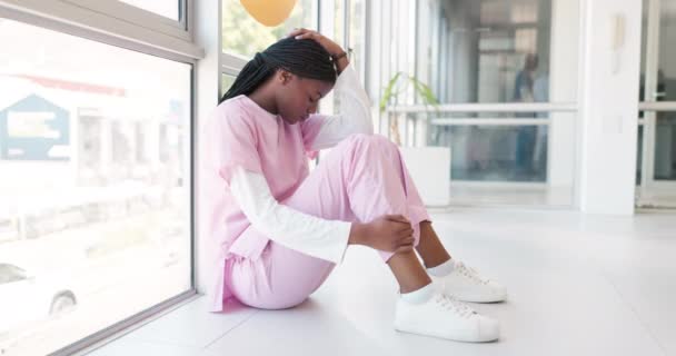 Stress Doctor Black Woman Floor Headache Hospital Depression Burnout Anxiety — Stock video