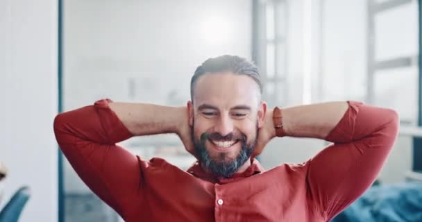 Businessman Stretch Relax While Working Office Smile Happy While Enjoying — Vídeo de Stock