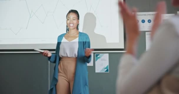 Presentation Leadership Professional Black Woman Office Screen Projector Presenter Speaker — Stock video