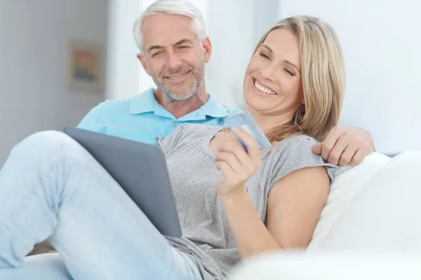 Mature Couple Credit Card Tablet Banking Financial Management Investment Security —  Fotos de Stock