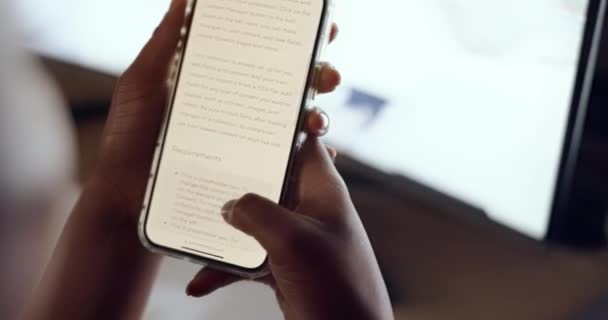 Smartphone Person Reading Contract Hands Scroll Screen Zoom Digital Legal — Vídeo de stock