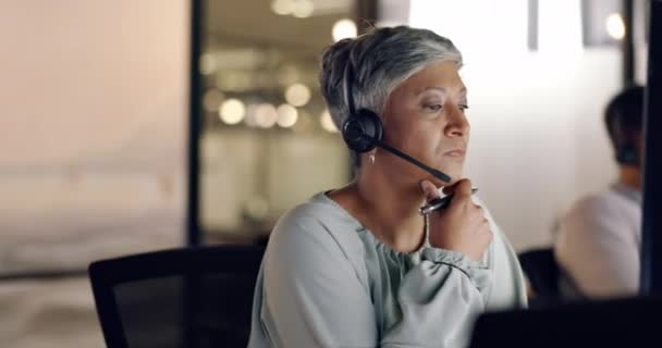 Senior Call Center Employee Woman Phone Call Crm Face Contact — Stock video