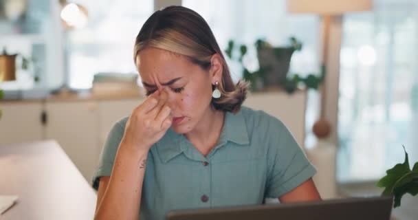 Business Woman Headache Burnout Stress Corporate Job Face Zoom Laptop — Stockvideo