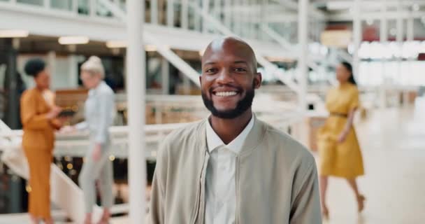 Face Business Black Man Smile Leader Modern Office Employee Arms — Vídeos de Stock