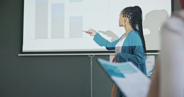 Presentation Black Woman Business Charts Graphs Data Analytics Workshop Seminar — Wideo stockowe