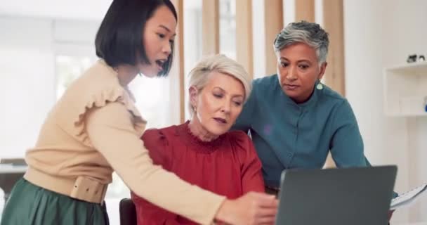 Business Women Teamwork Laptop Planning Talking Collaboration Online Project Office — Vídeos de Stock