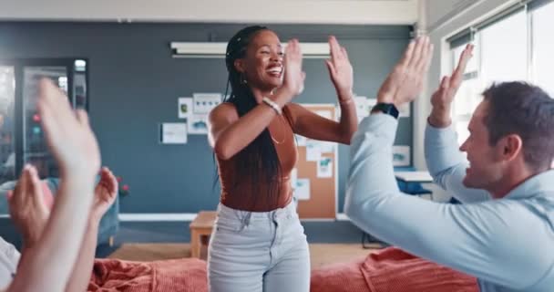 Teamwork Success Group High Five Black Woman Leader Motivation Winner — Stockvideo