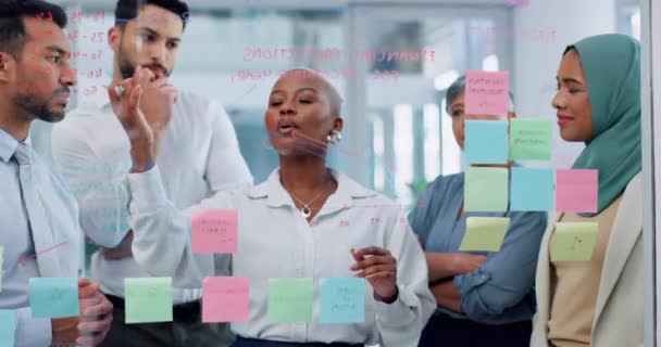 Meeting Collaboration Sticky Notes Glass Business Black Woman Coaching Her — Stockvideo