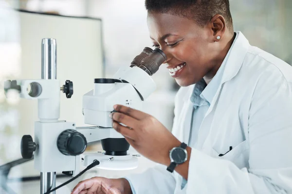 Your Test Results Ready Young Woman Using Microscope Lab — Photo
