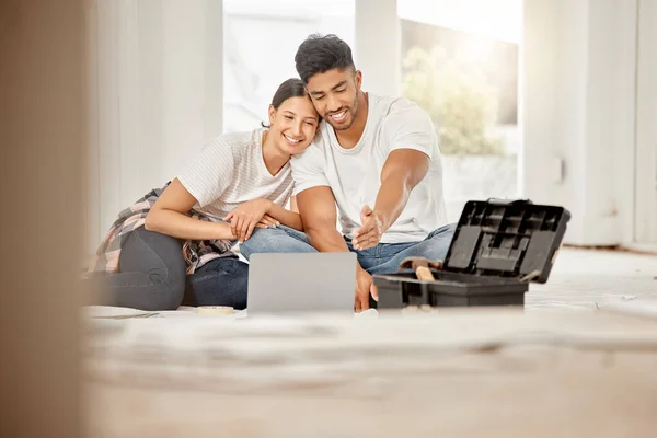 Love Doing You Young Couple Sitting Living Room Floor Using — Foto Stock