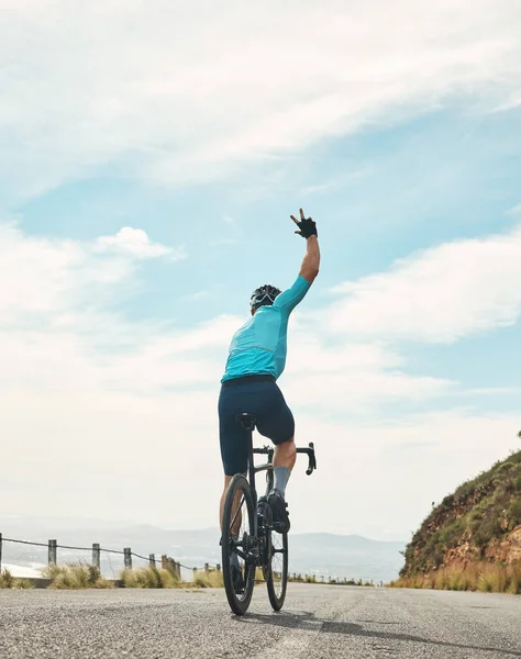 Chow Now Rearview Shot Unrecognizable Man Gesturing Goodbye While Cycling — Stock Fotó
