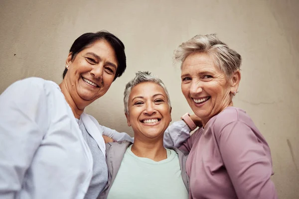 Senior Women Portrait Group Exercise Fitness Workout Happiness Healthy Lifestyle — Stockfoto