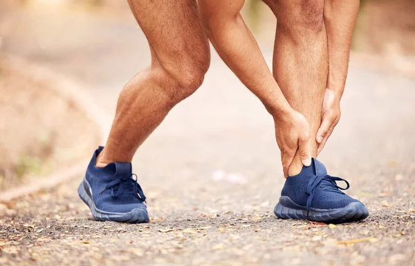 Running Right Unrecognisable Man Experiencing Ankle Pain While Working Out — Foto de Stock