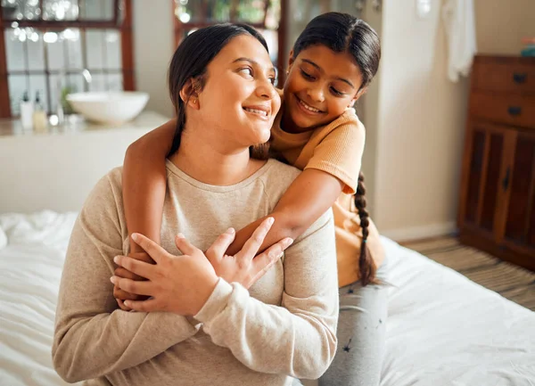 Love Hug Mother Daughter Bed Bonding Sharing Sweet Moment Home — Stock Photo, Image