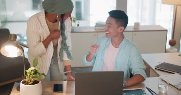 Кулак Стрибок Успіх Або Ділові Люди Ноутбуком Зростання Компанії Співробітництва — стокове відео