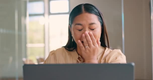 Office Laptop Tired Woman Reading Feedback Review Social Media Customer — Stock videók