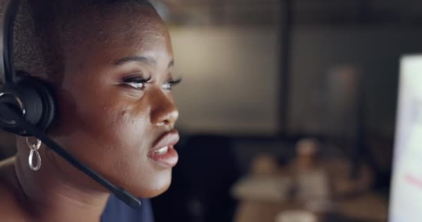 Call Центр Обслуговування Клієнтів Телемаркетинг Консультантом Чорної Жінки Який Працює — стокове відео