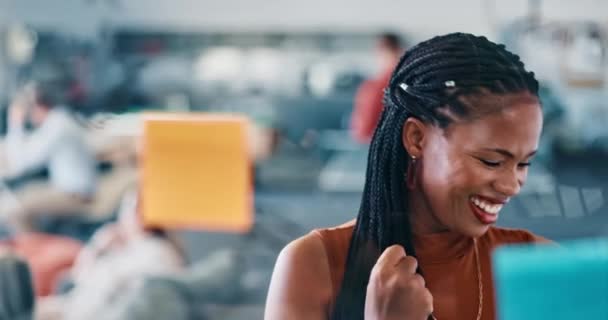 Business Sticky Note Black Woman Winning Ideas Strategy Success Office — Αρχείο Βίντεο