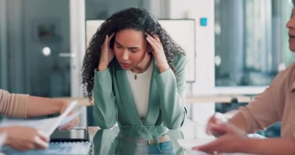 Stress Meeting Business Black Woman Headache Pain Anxiety Thinking Documents — Vídeo de stock
