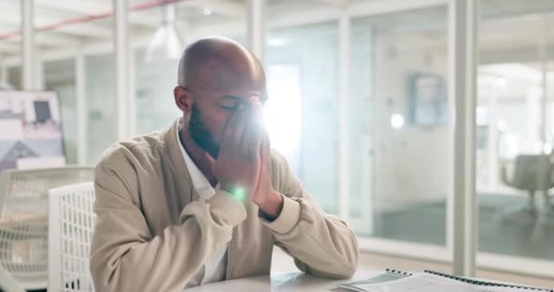 Headache Burnout Businessman Anxiety While Working Finance Report Company Tax — Αρχείο Βίντεο