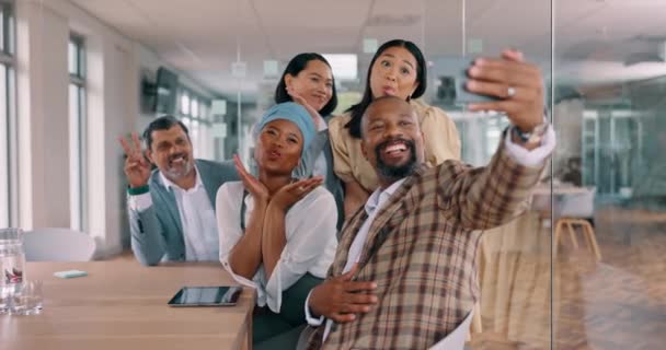 Phone Selfie Diversity Funny Business People Office Meme Photo Team — Stok Video