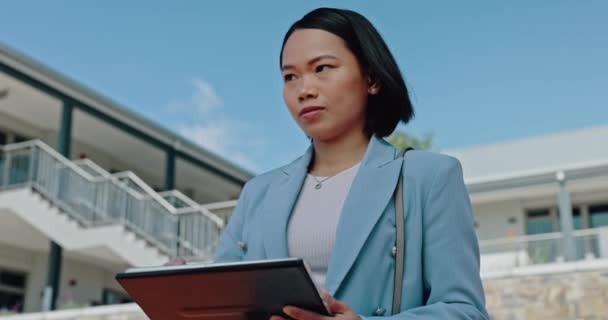 Asian Realtor Woman Tablet City Search Property House Building Sale — Stock videók