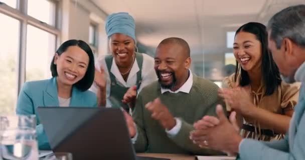 Team Applause Laptop Business People Celebrate Collaboration Achievement Profit Success — Stockvideo