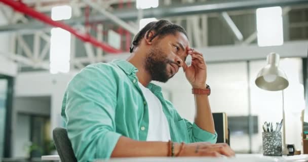 Headache Tired Burnout Business Man Working Laptop Office Stress Anxiety — Vídeos de Stock